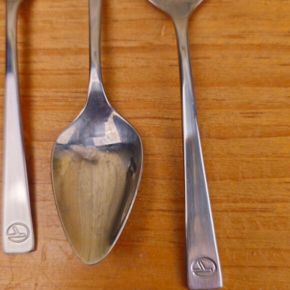 Vintage Eastern Airlines In-Flight Flatware, 4 Spoons, 4 Forks, 4 Knives - Picture 3 of 8